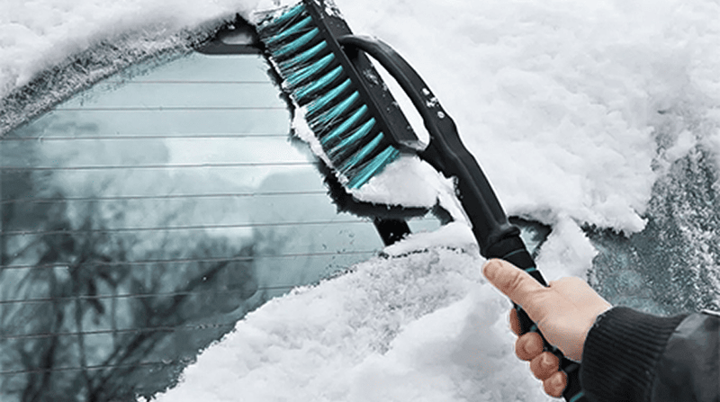 Как правильно чистить стекла зимой